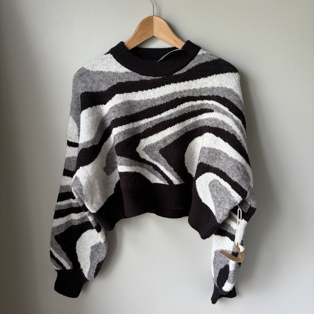 NWT Dry Goods Dreamers By Debut Swirly Sweater Women's Size Medium Cropped